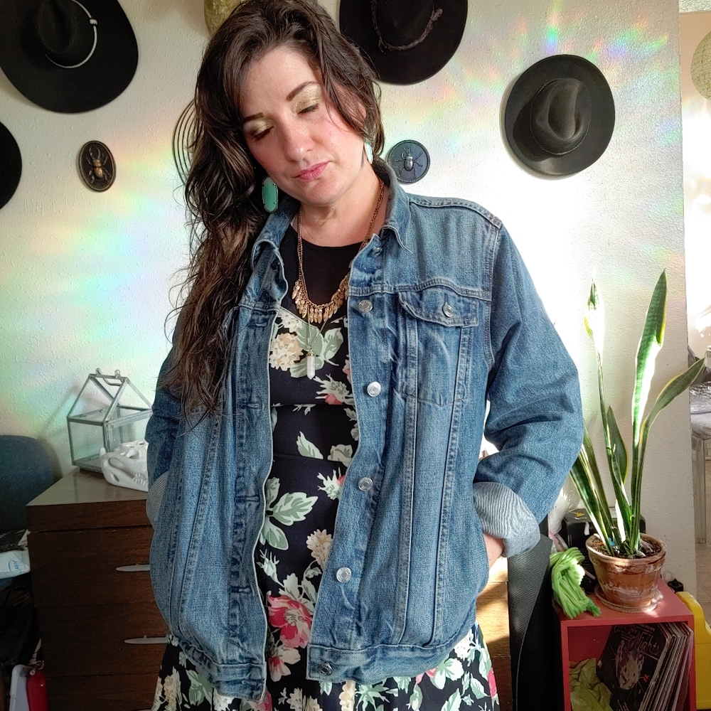 Broken in soft Gap 1969 medium wash denim jacket